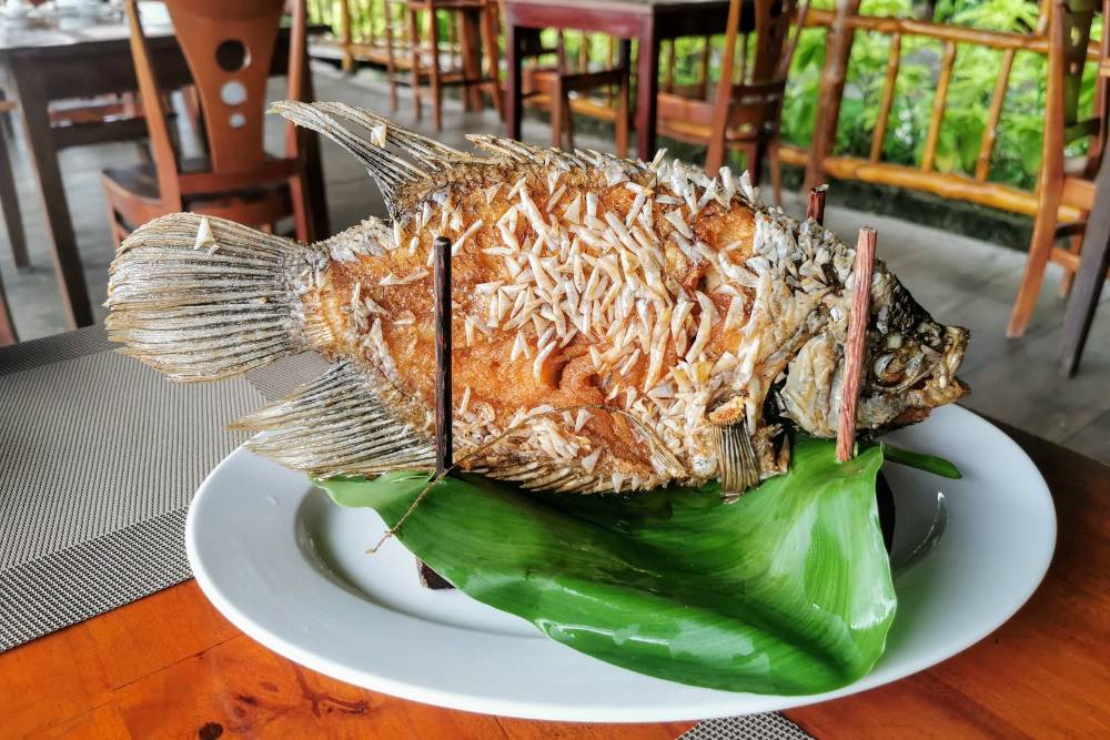 Pesce elefante fritto croccante a Ben Tre